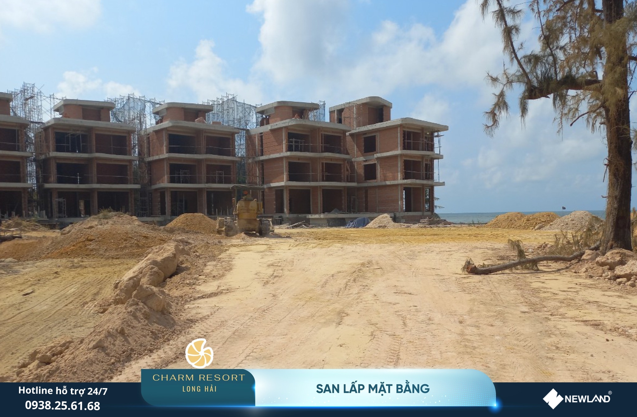 Phần lớn Villa biển đang được đắp gạch, trát xi măng và hoàn thiện phần thô.